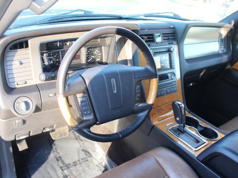 Used 2014 Lincoln Navigator 2WD w/ Equipment Group 101A image 13