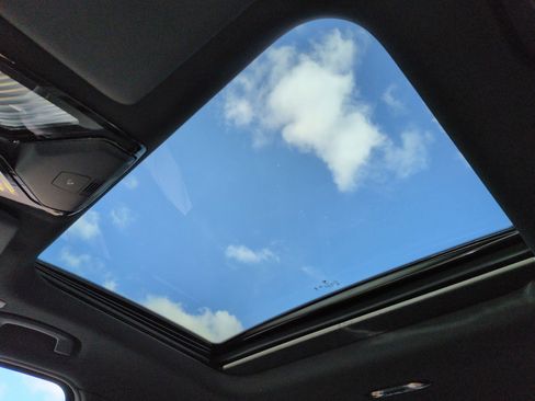 Certified 2024 BMW 330i 330i w/ Convenience Package image 28