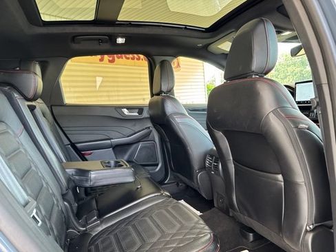 Used 2023 Ford Escape ST-Line Elite w/ Premium Technology Package AWD/4WD image 5
