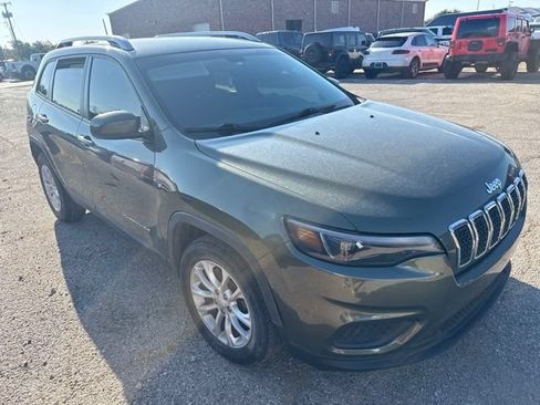 Used 2020 Jeep Cherokee Latitude FWD image 3
