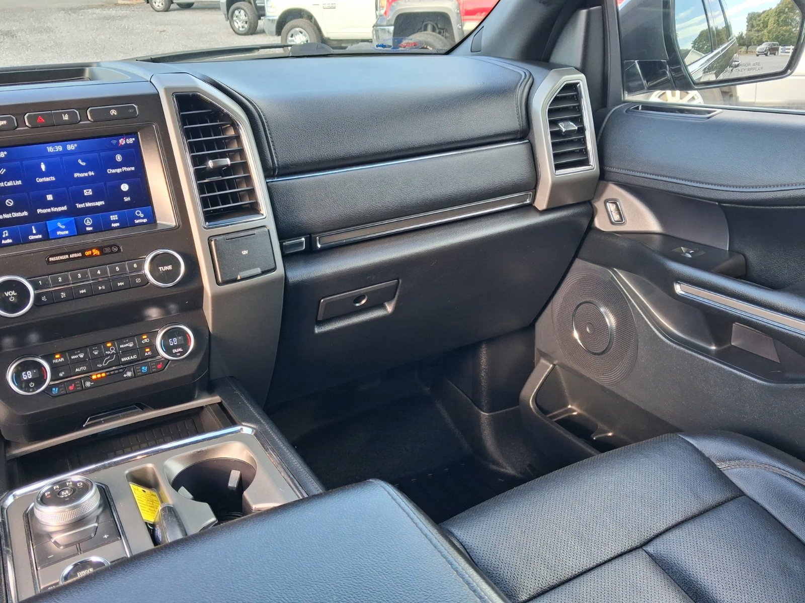 Used 2020 Ford Expedition XLT w/ Equipment Group 202A AWD/4WD image 13