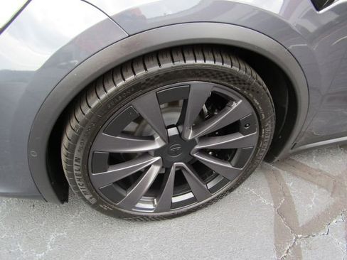 Used 2022 Tesla Model X Plaid image 10