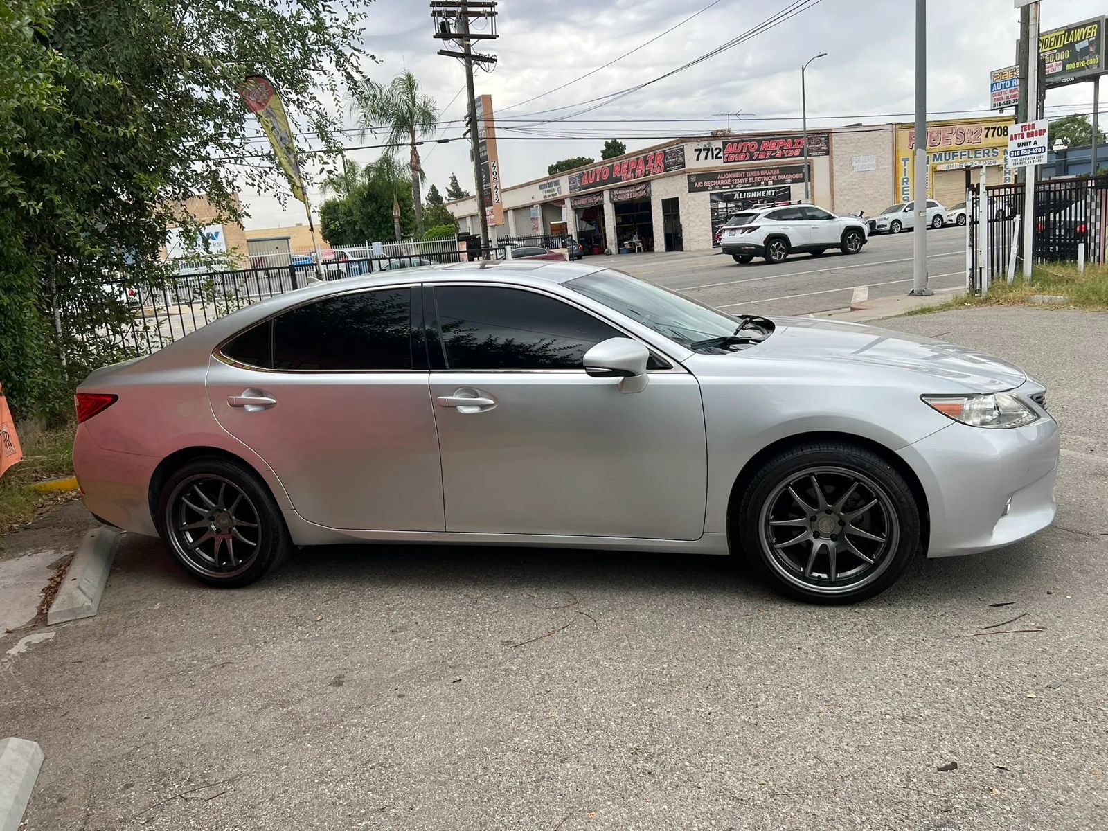Used 2013 Lexus ES 350 w/ Luxury Pkg FWD image 4