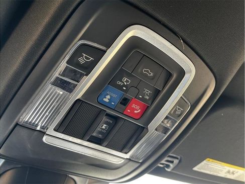 Used 2019 RAM 1500 Laramie AWD/4WD image 30
