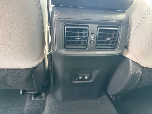 Used 2021 Toyota RAV4 XLE image 31
