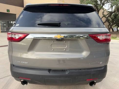Used 2018 Chevrolet Traverse LT FWD image 3