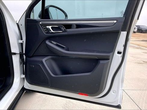 Used 2024 Porsche Macan image 29