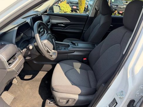 Used 2025 Toyota Grand Highlander AWD Hybrid image 12