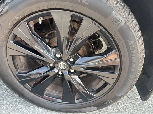 Used 2018 Nissan Pathfinder SL w/ Midnight Edition Package AWD/4WD image 6