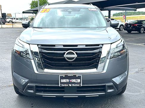 Used 2025 Nissan Pathfinder SV FWD image 11
