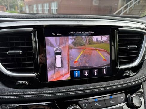 Used 2019 Chrysler Pacifica Limited w/ Advanced Safetytec Group image 19