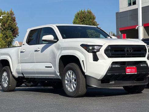 New 2025 Toyota Tacoma SR5 image 10
