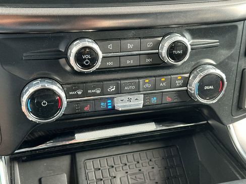 Used 2023 Ford F150 Platinum image 19