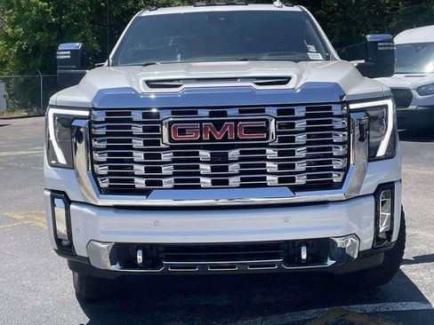 Used 2025 GMC Sierra 2500 Denali w/ Denali Reserve Package AWD/4WD image 9