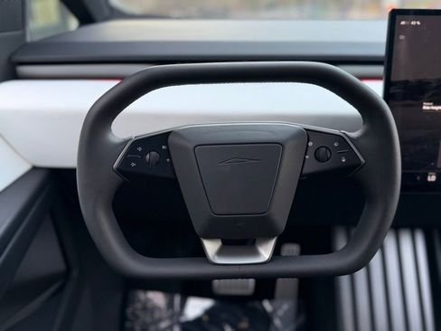 Used 2024 Tesla Cybertruck AWD Crew Cab image 43