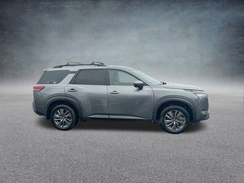 Used 2024 Nissan Pathfinder SV image 34