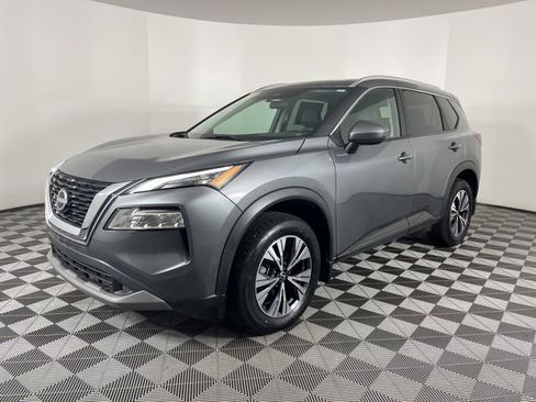 Used 2023 Nissan Rogue SV w/ SV Premium B Package image 5