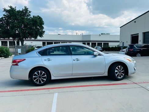 Used 2013 Nissan Altima 2.5 S FWD image 10