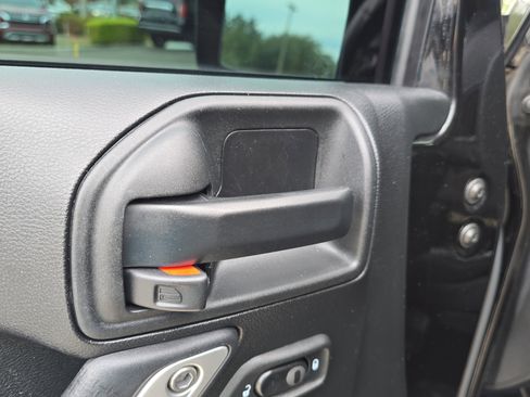 Used 2018 Jeep Wrangler Unlimited Sahara AWD/4WD image 17