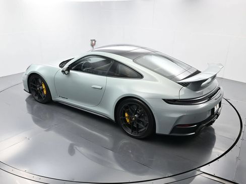 Certified 2025 Porsche 911 Carrera GTS RWD image 32