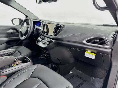 New 2027 Chrysler Pacifica Select FWD image 29