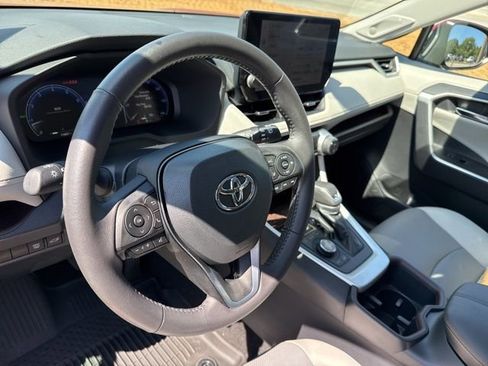 Used 2024 Toyota RAV4 Limited image 36