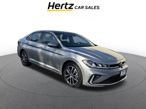 Used 2025 Volkswagen Jetta SE image 1