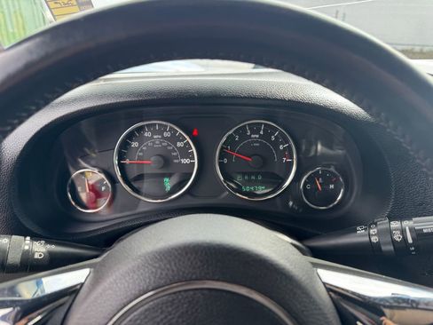 Used 2016 Jeep Wrangler Unlimited Sahara w/ Connectivity Group AWD/4WD image 24