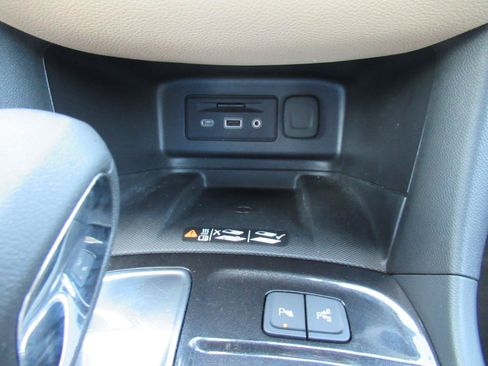 Used 2024 Chevrolet Equinox Premier FWD image 28