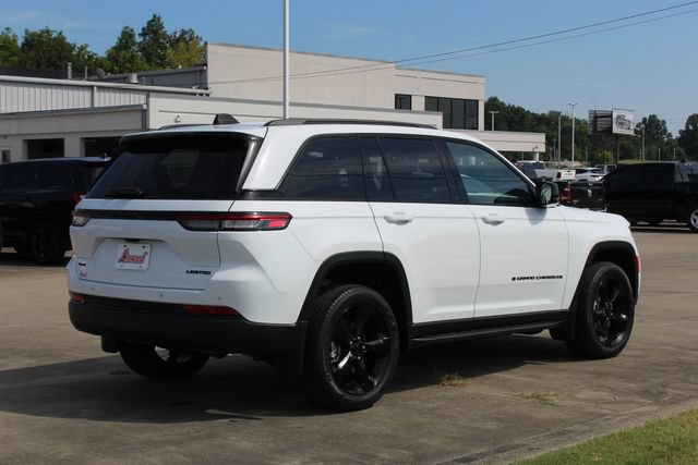 Used 2023 Jeep Grand Cherokee Limited w/ Black Appearance Package AWD/4WD image 6