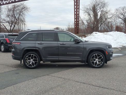 Used 2023 Jeep Grand Cherokee Summit image 2