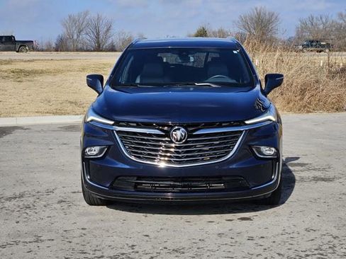 Used 2023 Buick Enclave Essence image 2
