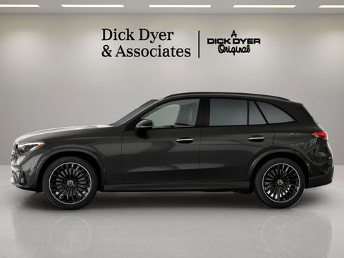 Used 2025 Mercedes-Benz GLC 300 image 24