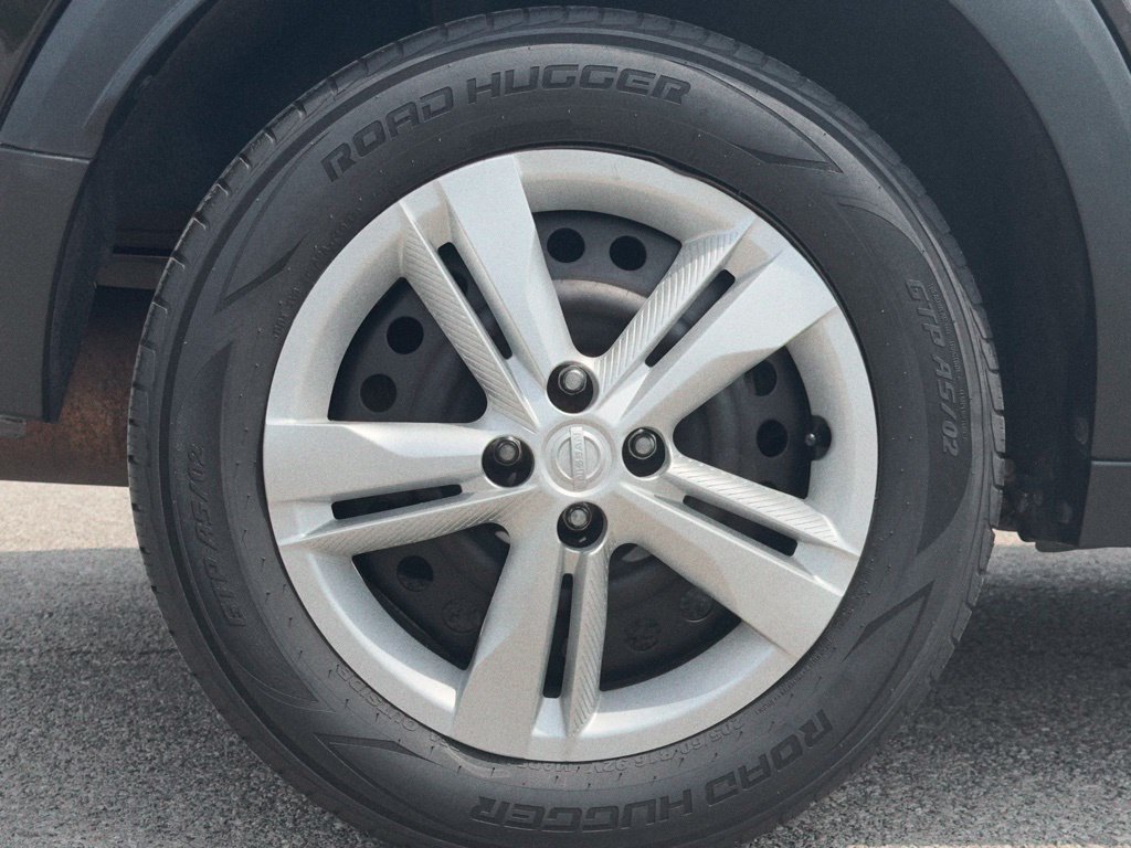 Used 2020 Nissan Kicks S FWD image 30