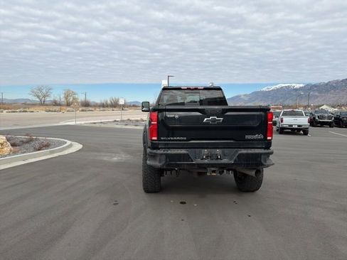Used 2024 Chevrolet Silverado 3500 High Country w/ High Country Premium Package AWD/4WD image 4