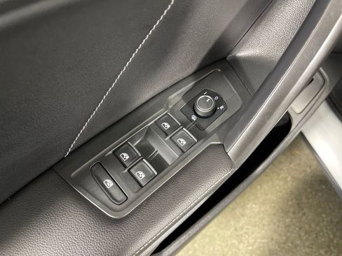 Used 2022 Volkswagen Tiguan SE R-Line image 16