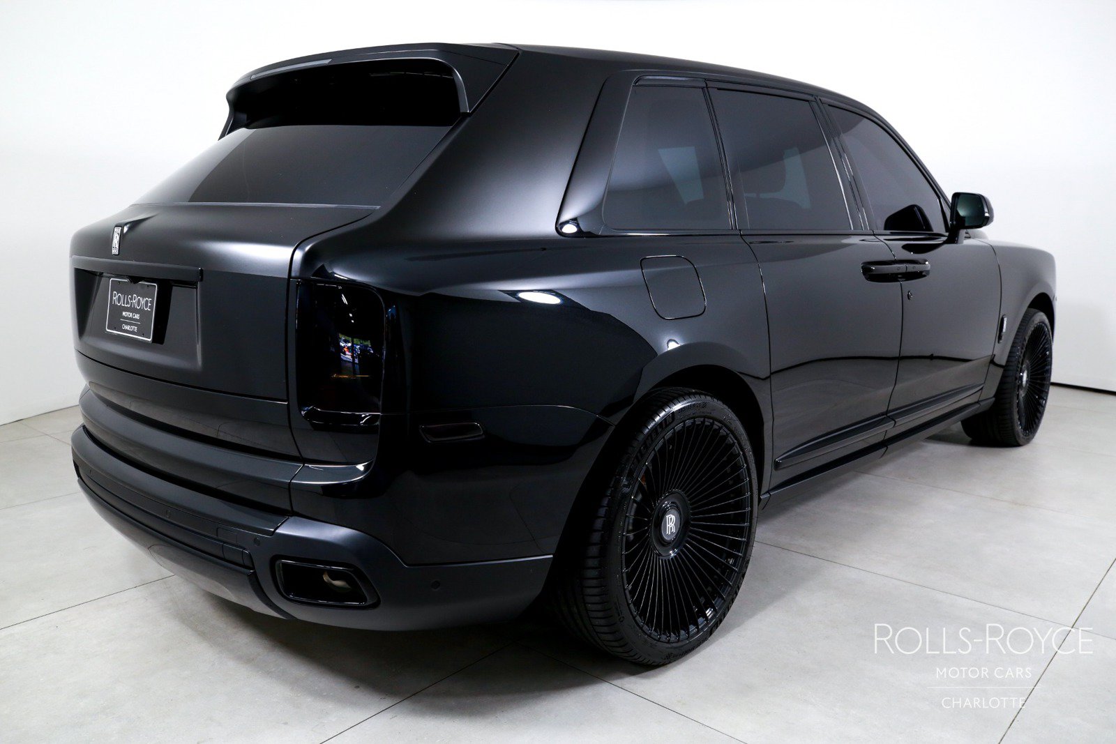 Used 2023 Rolls-Royce Cullinan w/ Cullinan Package AWD/4WD image 2
