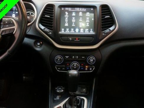 Used 2018 Jeep Cherokee Limited image 36