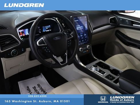 Used 2021 Ford Edge Titanium image 8