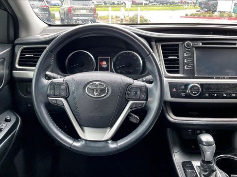 Used 2018 Toyota Highlander Plus image 8