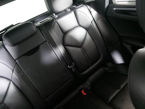 Used 2018 Porsche Macan image 14