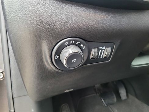 Used 2022 Jeep Compass Latitude image 19