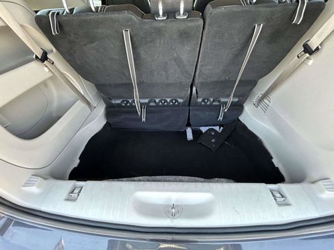 Used 2023 Chrysler Pacifica Touring-L FWD image 16