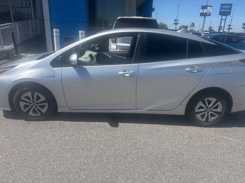 Used 2016 Toyota Prius Four image 5