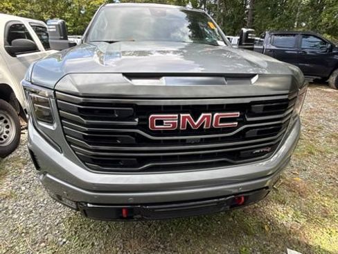 Used 2024 GMC Sierra 1500 AT4 w/ Technology Package AWD/4WD image 2
