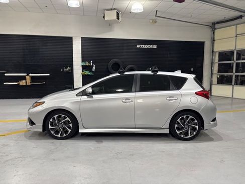 Used 2018 Toyota Corolla iM w/ Carpet Mat Package (TMS) FWD image 5