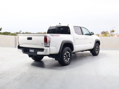 Used 2022 Toyota Tacoma TRD Off-Road w/ Technology Package AWD/4WD image 9