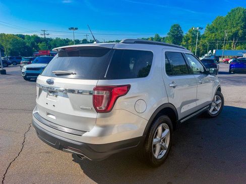 Used 2019 Ford Explorer XLT w/ Equipment Group 201A FWD image 4