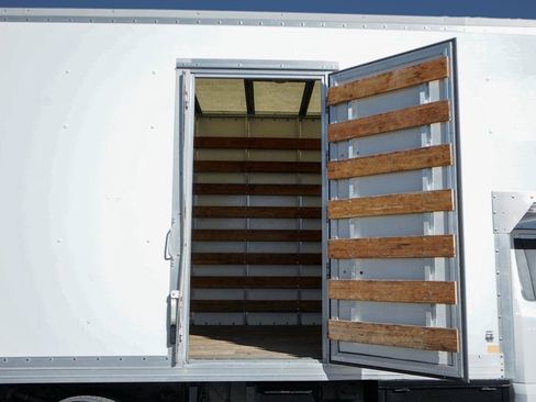 Used 2017 Ford F550 2WD Regular Cab Super Duty image 18