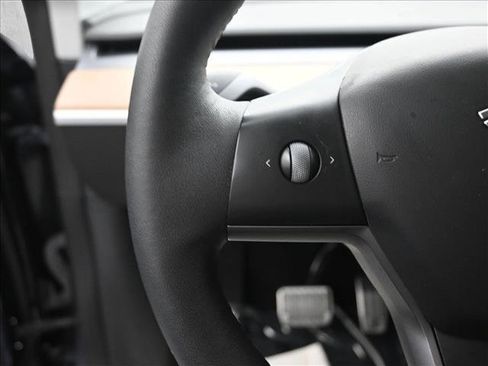 Used 2021 Tesla Model Y Long Range image 10